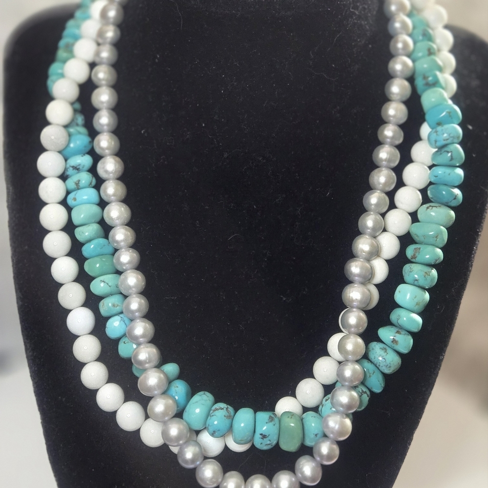Elegant Turquoise and Gray Pearl and White Agate Beaded Necklace